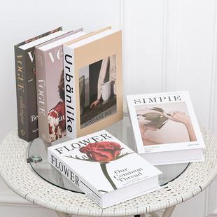 in风假书装饰书软装饰杂志封面模拟书箱时尚模特休闲摄影道具书放
