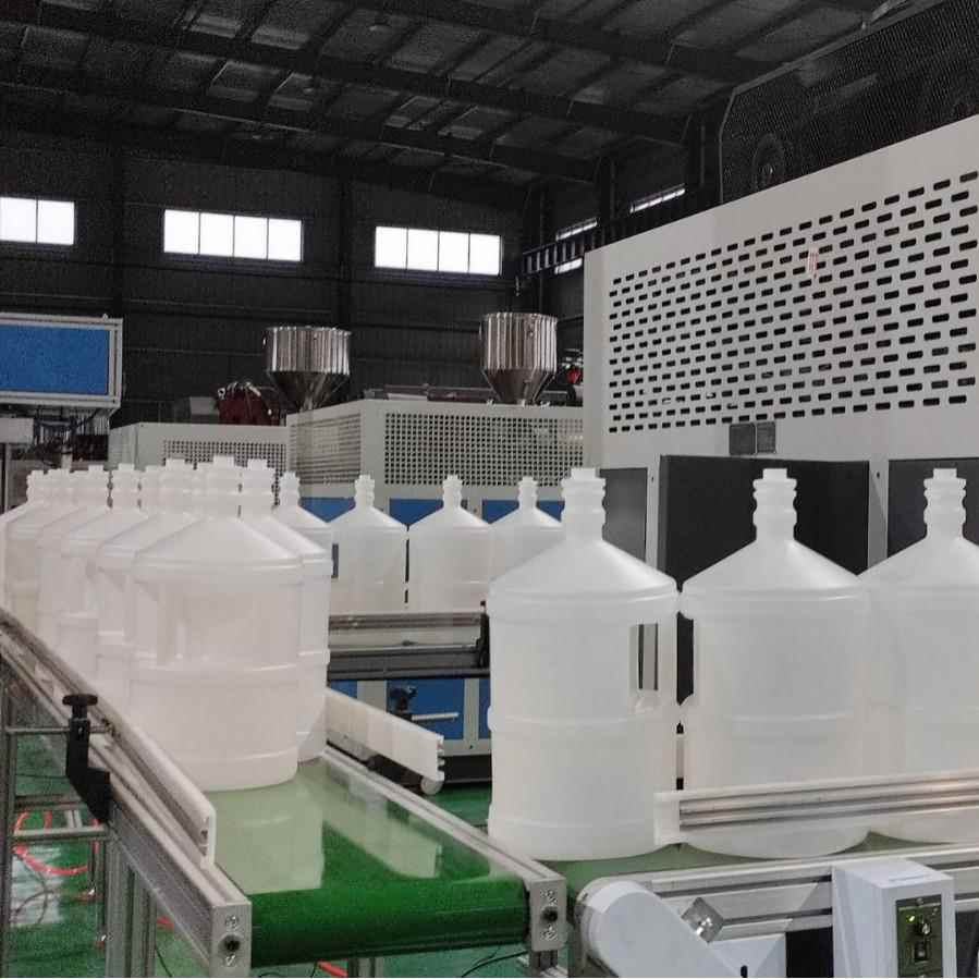 A+加仑桶全自动高科技吹塑机B4加仑,性能好，速度快，出品稳定