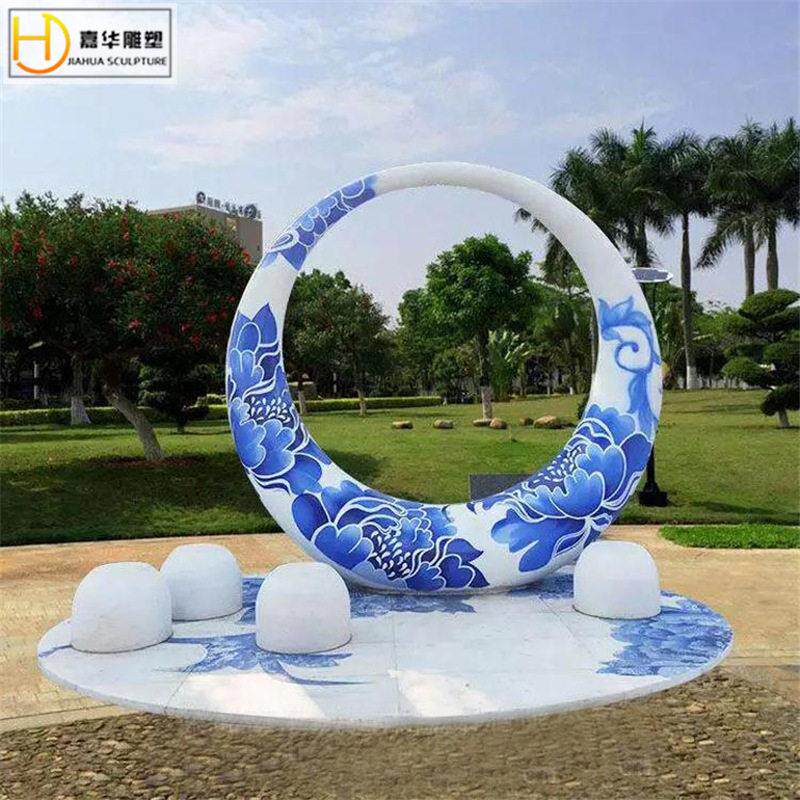 不锈钢月亮雕塑户外园林景观青花瓷抽象商场水景景观装饰摆件制作
