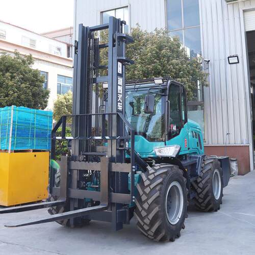 Powerful ffR-oad Forklift Doinatimng All GroOunds with PowT
