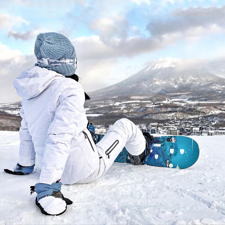 新款直销跨境爆款防水透气封胶雪地白色男女背带滑雪服套装单板双