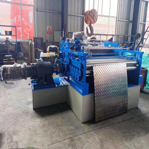 金属压花机柳叶纹防滑板压花机防滑板压花设备金属板滚花机