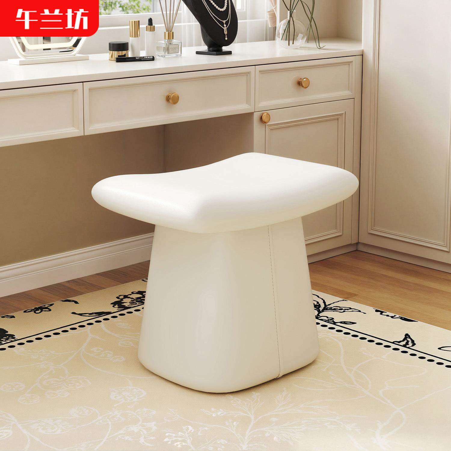 化妆凳女生卧室梳妆凳轻奢高级感化妆椅弹琴换鞋家用梳妆台皮凳子