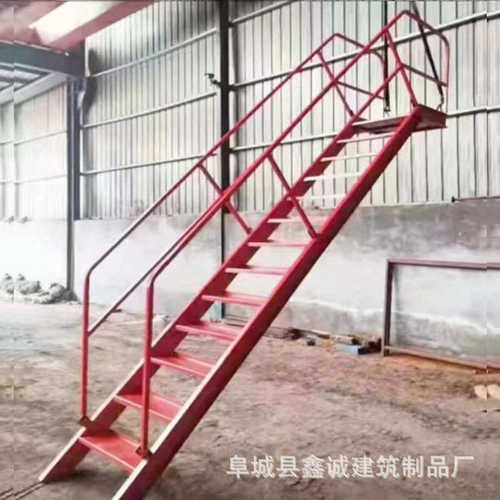 建筑工地基坑斜梯临时上下爬梯 双侧带扶手钢结构爬梯施工钢斜梯
