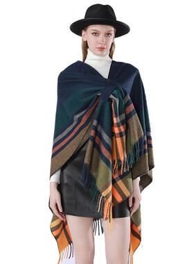Knitted tassel with added stripes, double-sided checkered