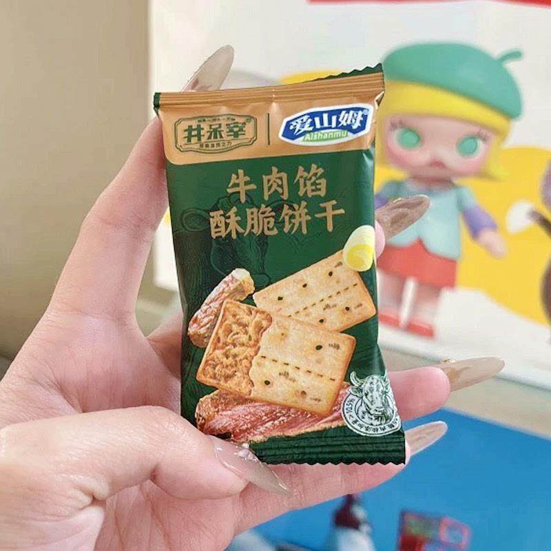 新新日期牛肉馅酥脆饼干145g手工炒制牛肉夹心饼肉松咸味代餐