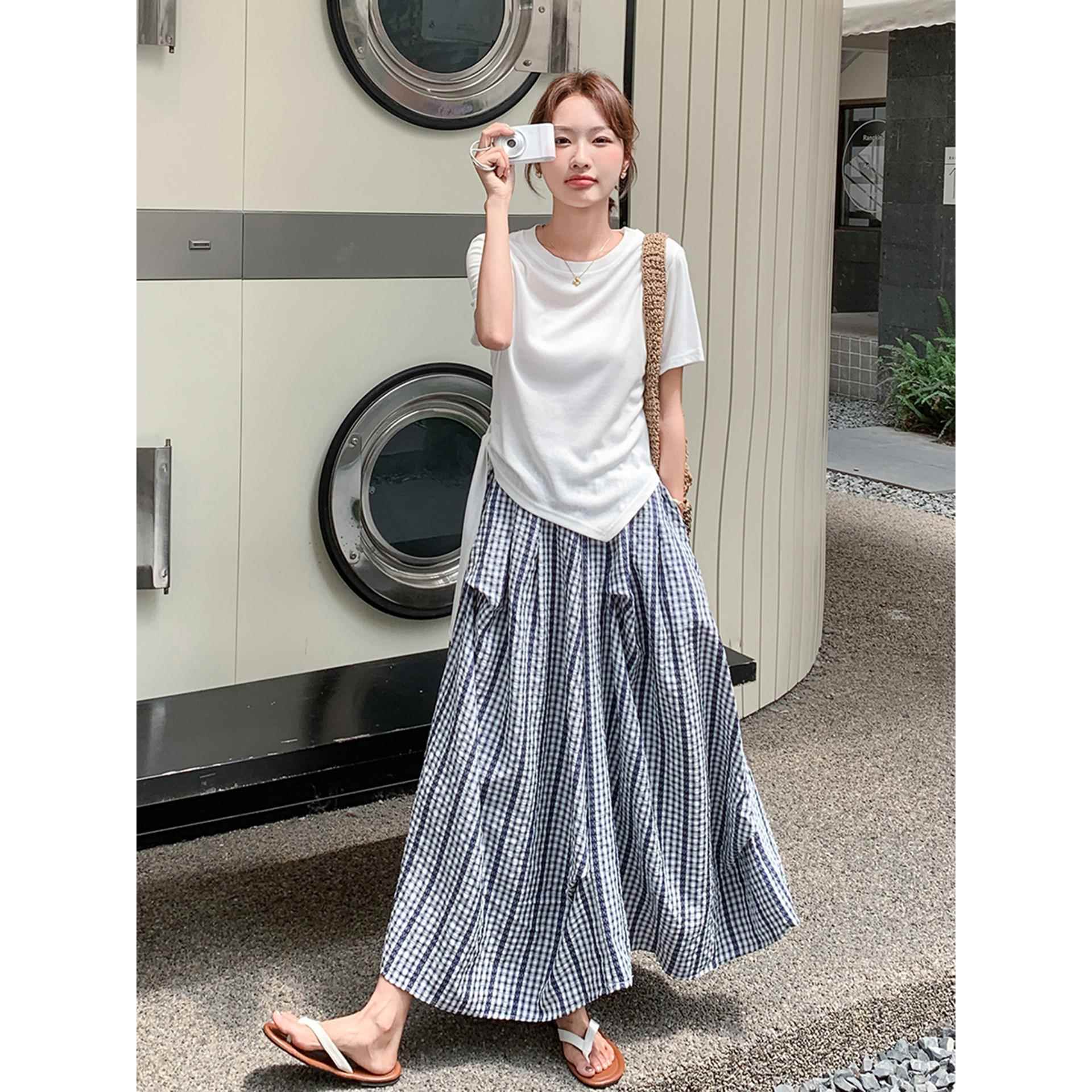 ootd穿搭一整套女夏新款轻熟风休闲减龄白色t恤格子长裙两件套