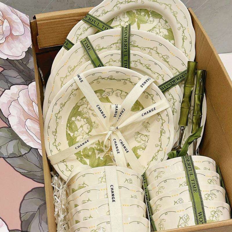 高级感绿色小清新碗碟套装家用陶瓷高颜值餐具碗盘碟菜盘饭碗全套