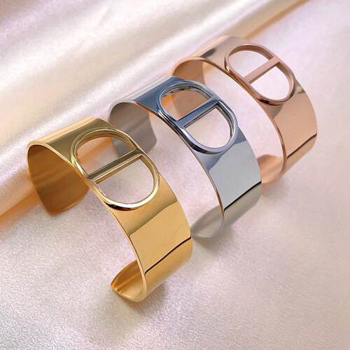 Titanium steel bracelet with fashionable and personalized w