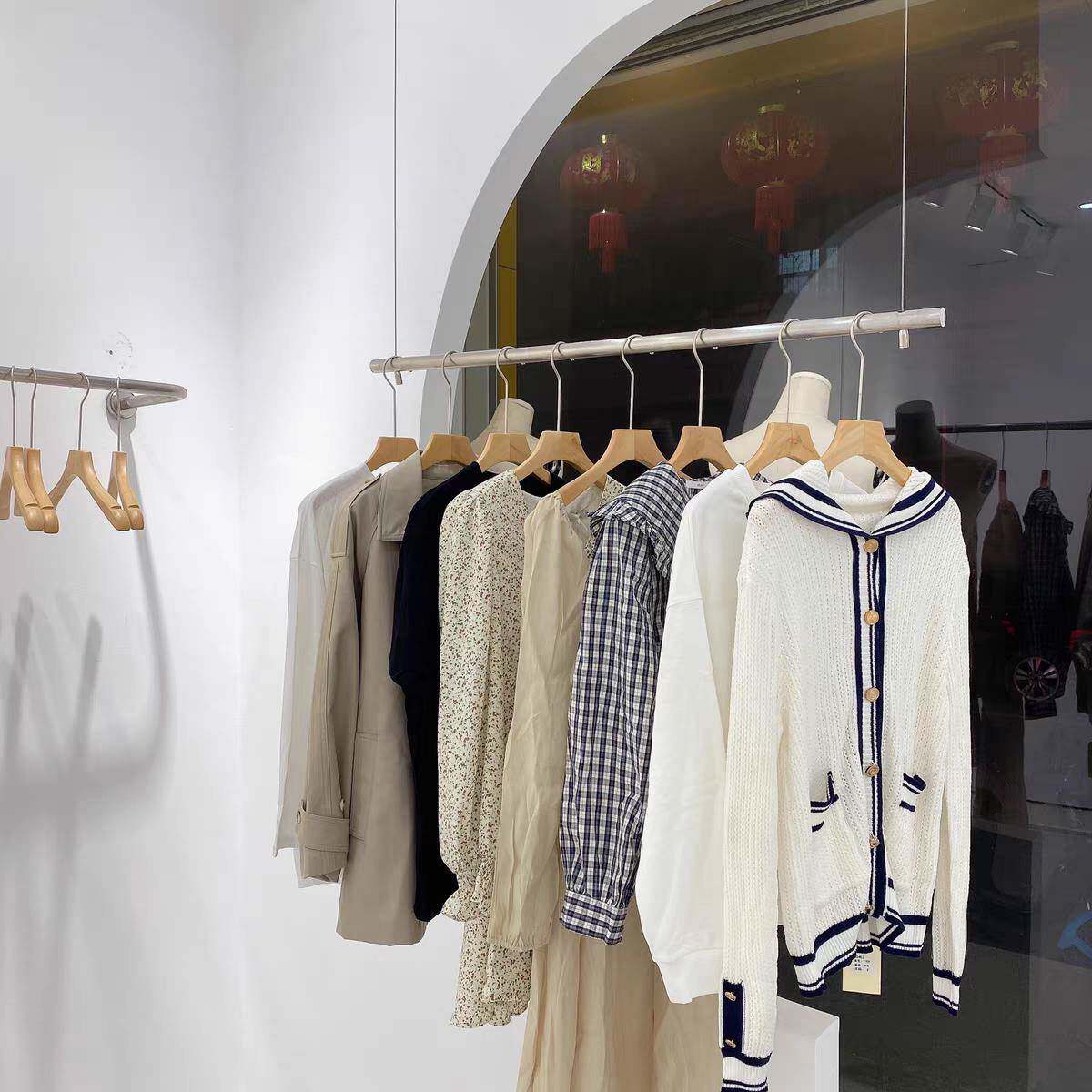 服装店钢丝吊架拉丝银挂衣杆悬挂橱窗展示架不锈钢吊杆衣架子悬空