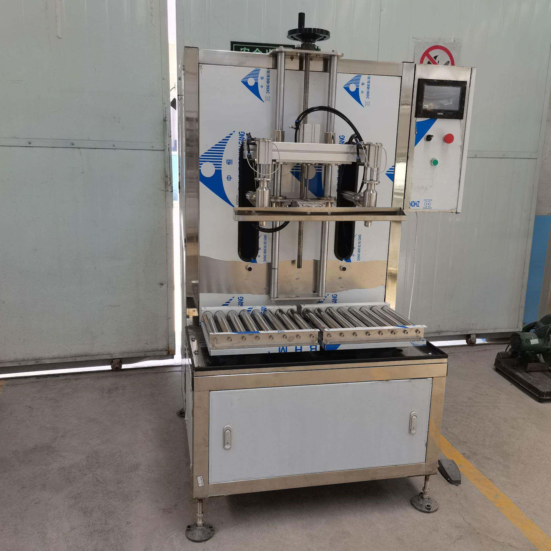 半自动双头称重灌装机润滑油防冻液中桶化工桶灌装机食用油灌装机