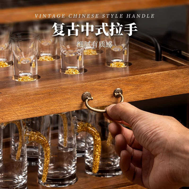 高档轻奢胡桃木双层实木酒柜白酒杯分酒器套装家用酒具收纳置物架