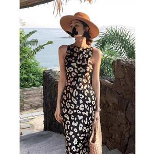 欧洲站2025夏季新款碎花背心长裙名媛气质优雅度假旅游旅拍连衣裙