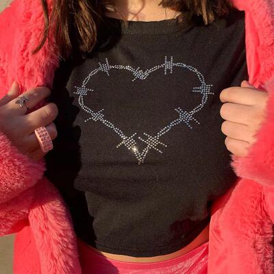 Embroidered bead pattern exposed navel outfit with women's