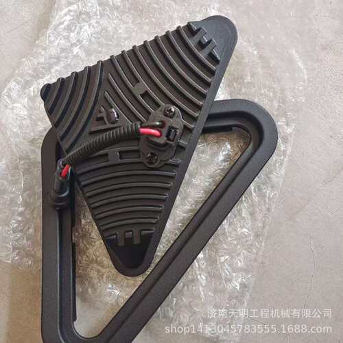 山猫大灯，LED大灯。前大灯配件7259523/7259524