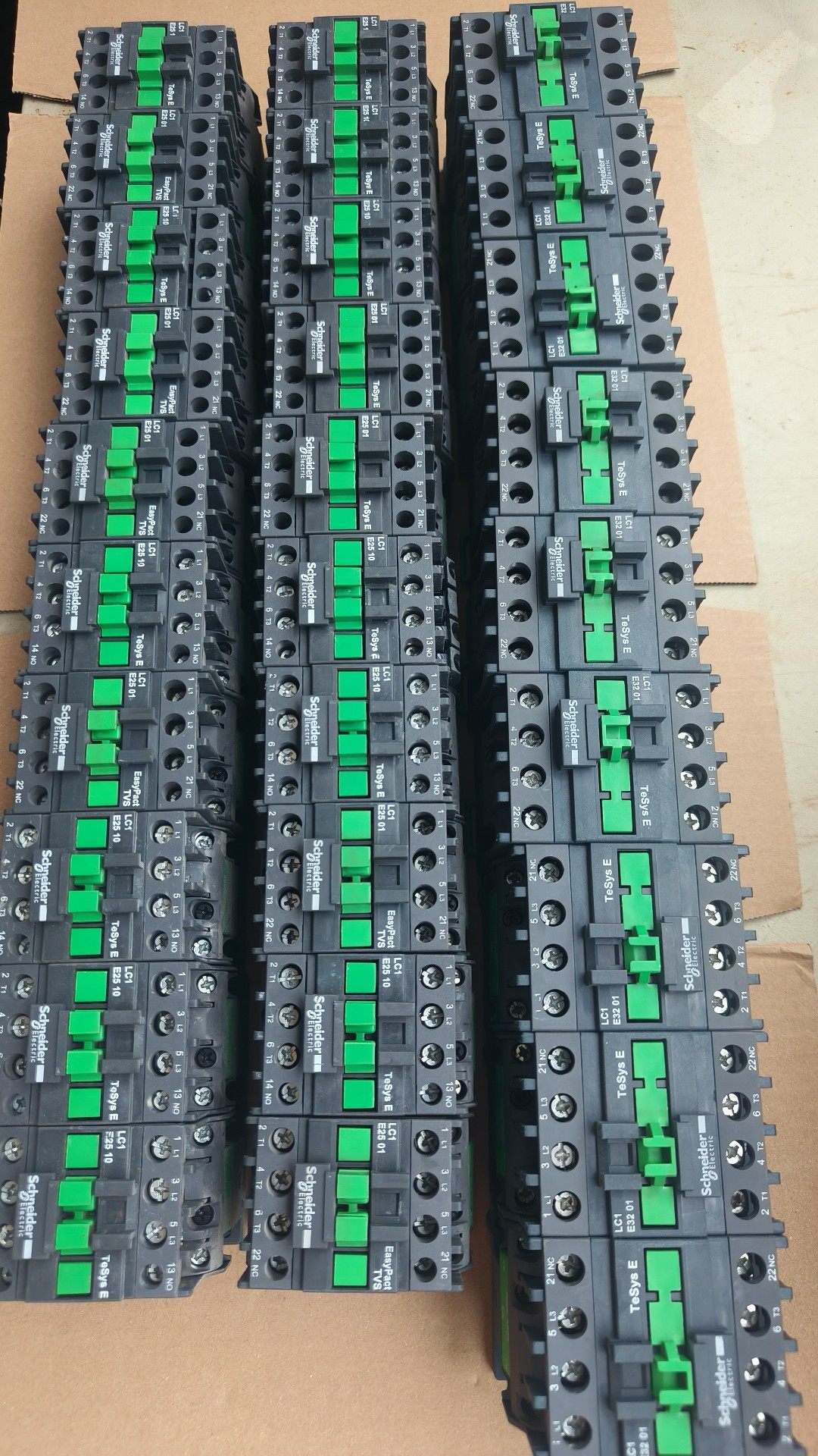 施耐德LC1E3210，LC1E3201接触器  二手拆机，