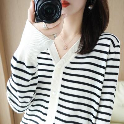 黑白条纹毛衣短外套女春秋2025新款V领长袖上衣百搭大码针织开衫