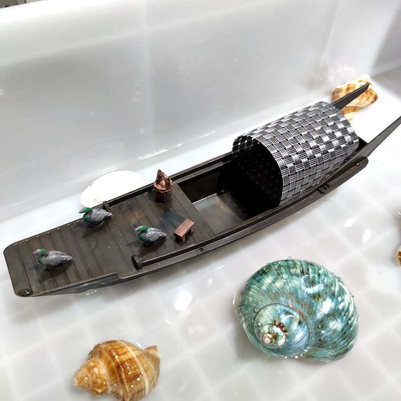 江南绍兴水乡乌篷船塑料小船鱼塘小舟水上鱼缸装饰小摆件漂浮迷你