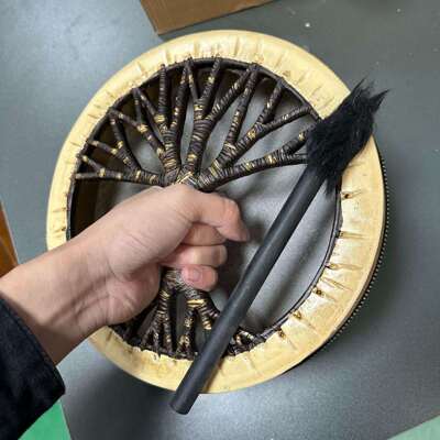 新款跨境皮革立体手鼓可击打乐器树干家居装饰音乐树脂雕像工艺品