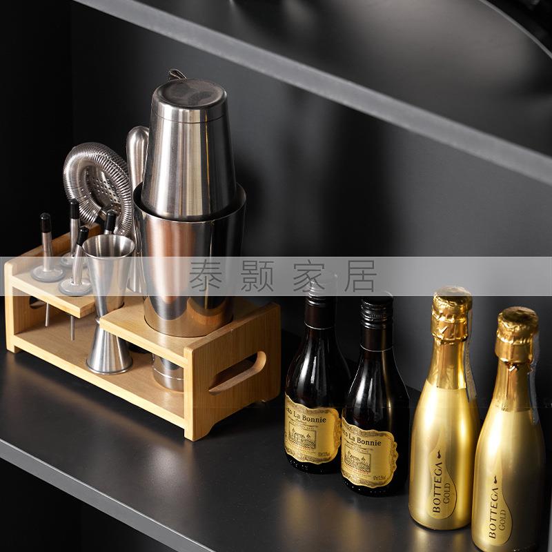 现代简约样板间厨房餐厅酒柜吧台装饰醒酒器酒杯酒具装饰品摆件