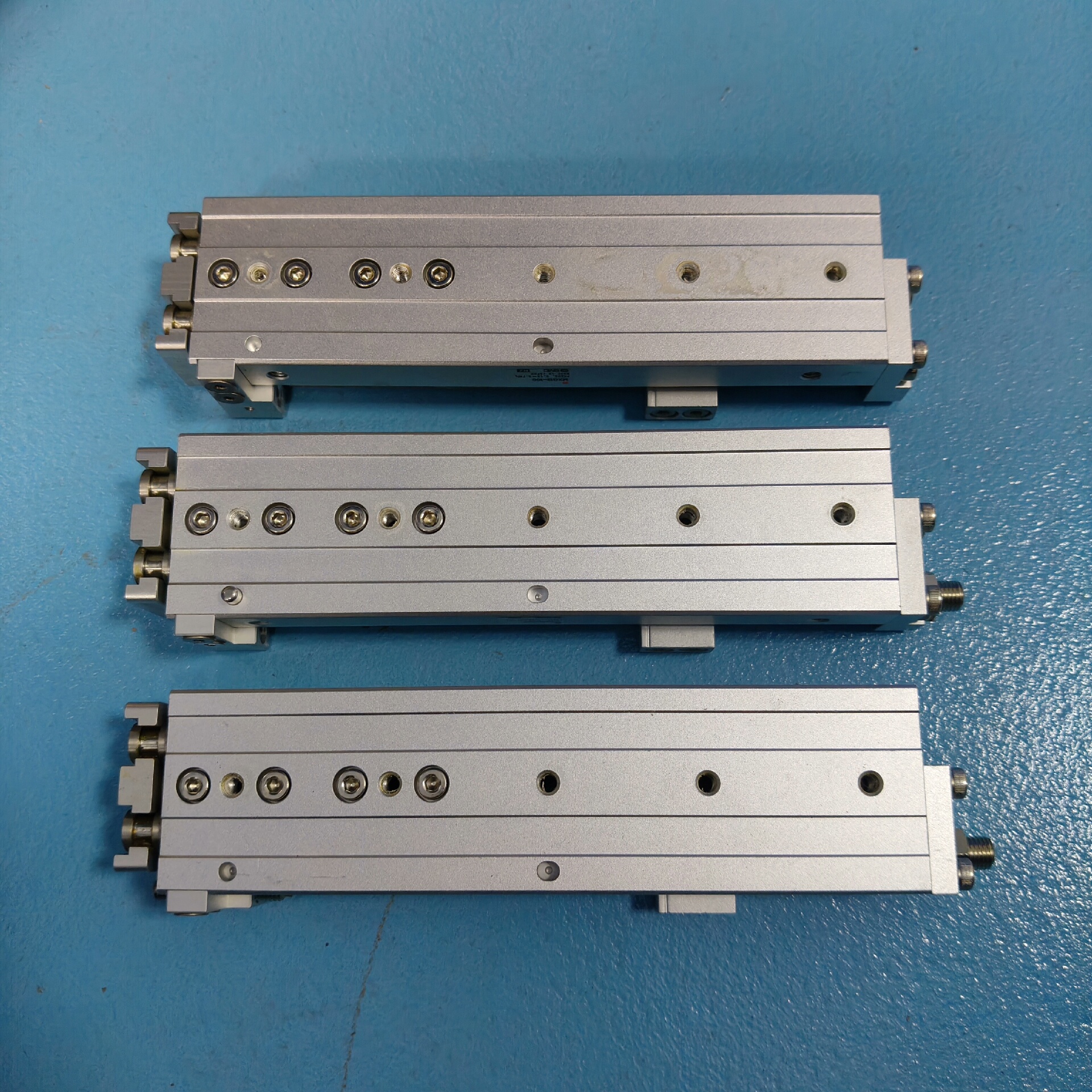 SMC气缸滑台MXQ12-100现货3个600元带走成色如图