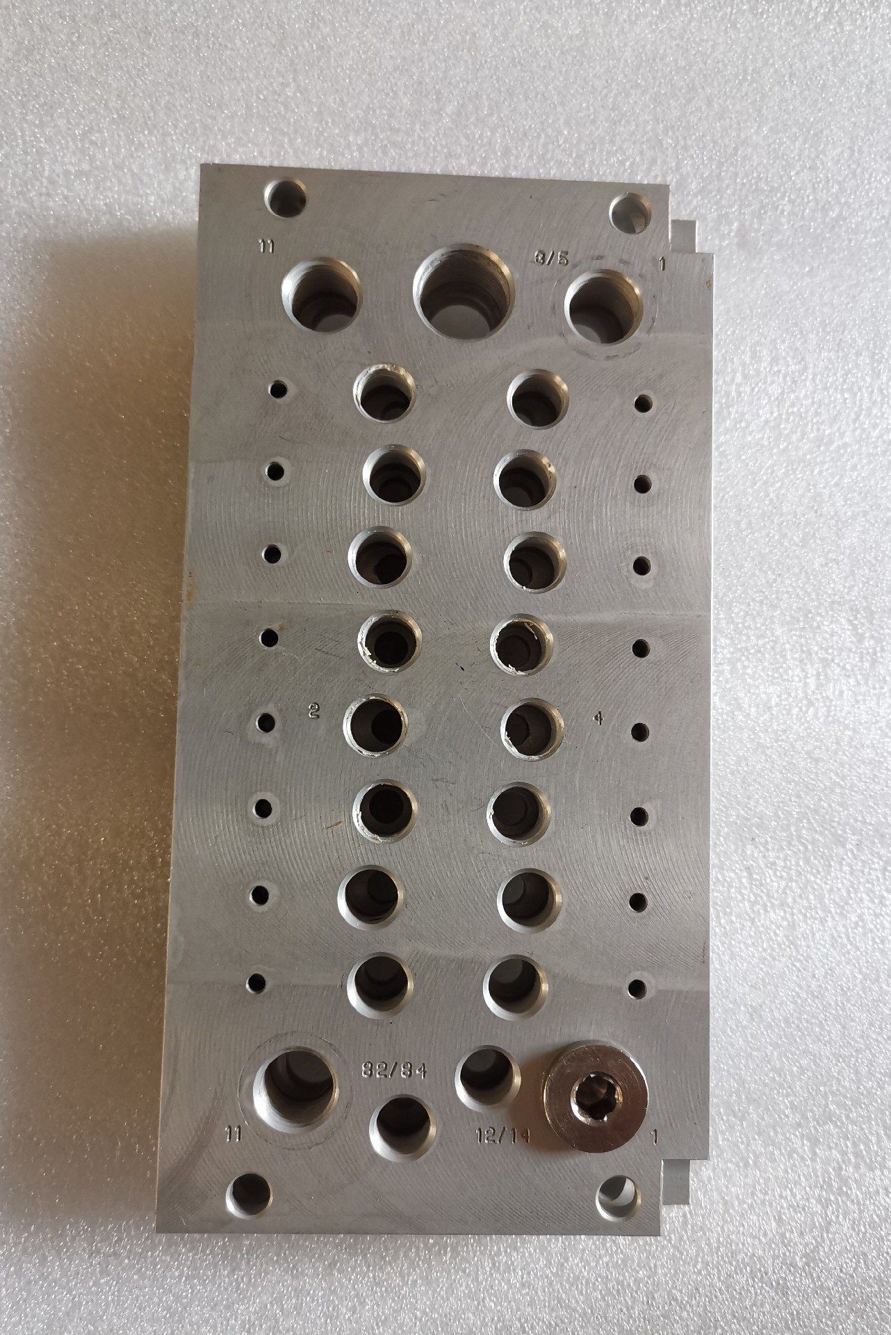 费斯托FESTO电磁阀阀导底座CPV14-VI-P8-1/8