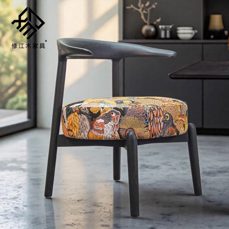 中古风设计师款白蜡木扶手椅子实木圈椅茶桌主人椅子茶室专用主椅图片