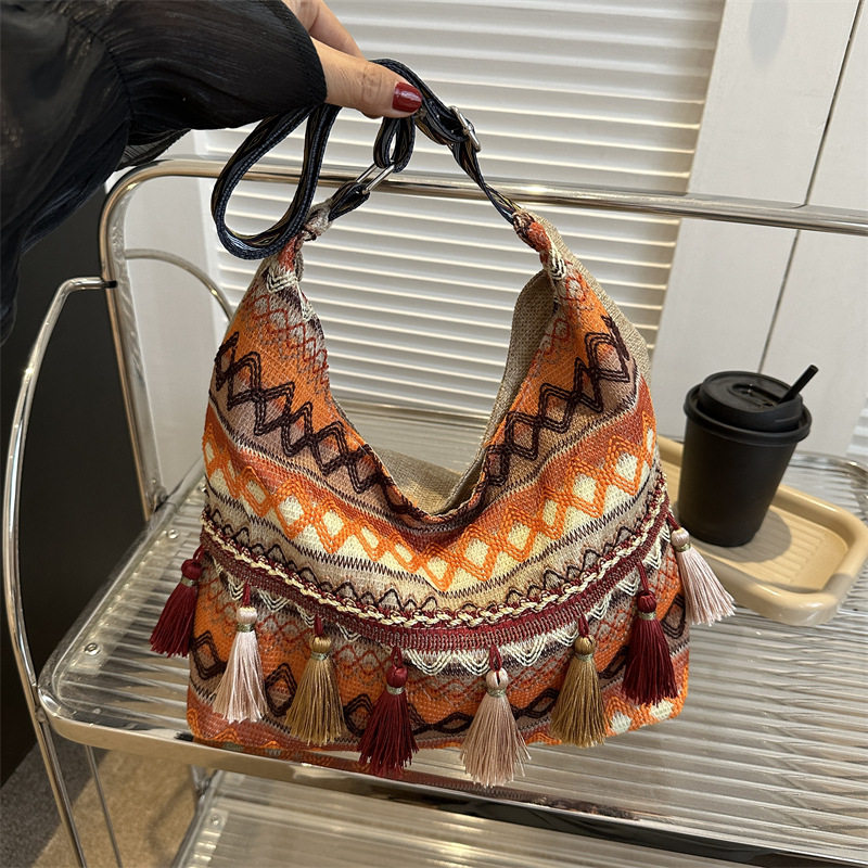 潮流复斜挎2024春季新款民族风流苏单肩女包大容量托特包,箱包皮具/热销女包/男包,腋下包,淘宝优惠券,粉丝福利购,淘宝优惠卷