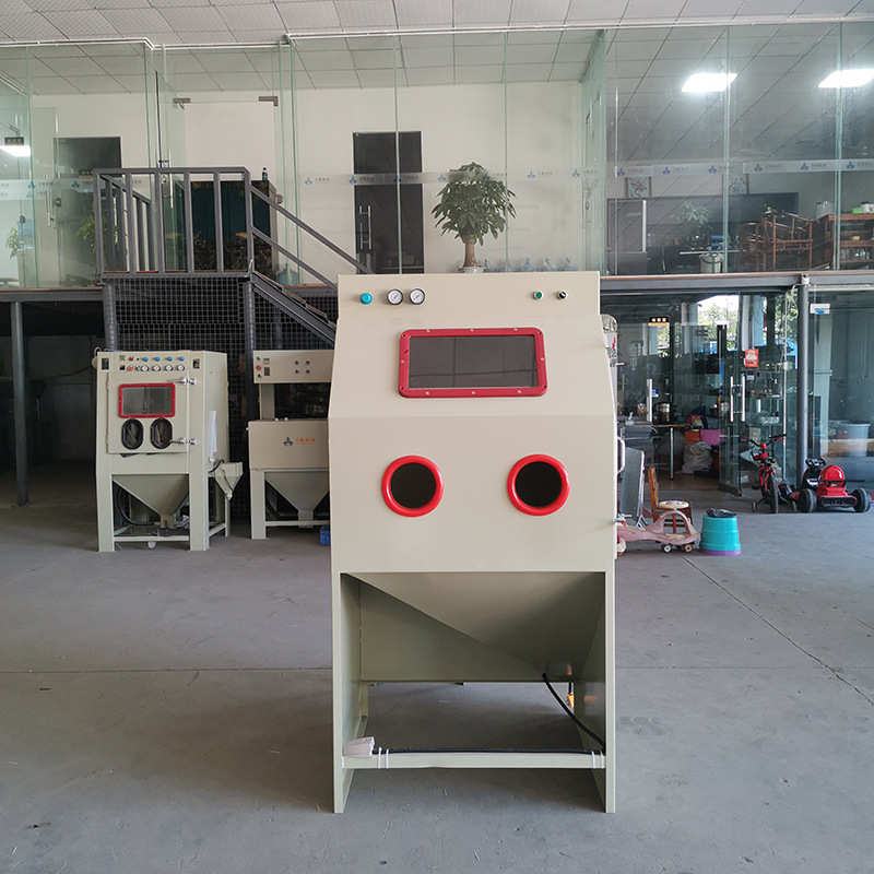 小型手动喷砂机厂家金属工件去氧化模具清理干式手持式喷沙机