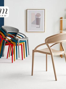 出口现代简约创意靠背椅子家用北欧时尚塑料餐椅户外凳子懒人休闲