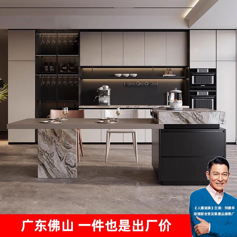 金牌威尼斯棕岛台餐桌一体家用可伸缩意式极简全岩板中导台高级感