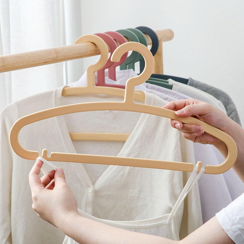 简约衣架挂钩家用宽肩挂衣服架子无痕防滑晾衣架防肩角晒衣撑