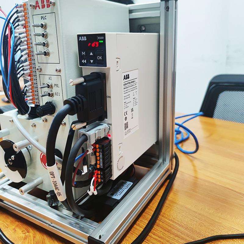 ABB E530伺服驱动器E530-PT0S-0KW4-1通用型伺服驱动器原装脉冲
