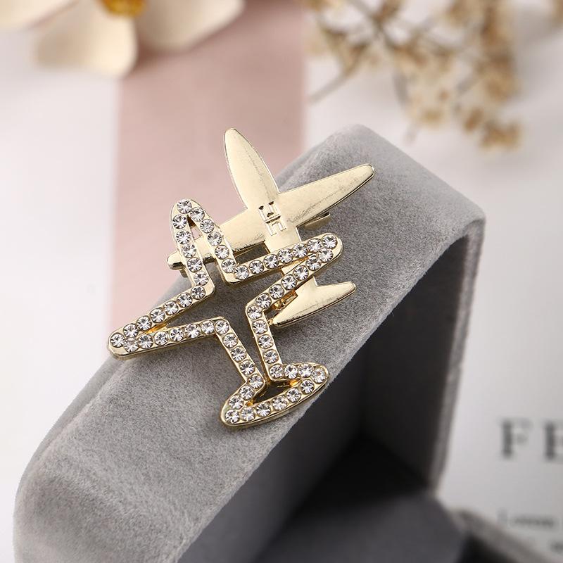 日系可爱飞机胸针简约创意镶钻情侣胸饰学生闺蜜书包徽章配饰