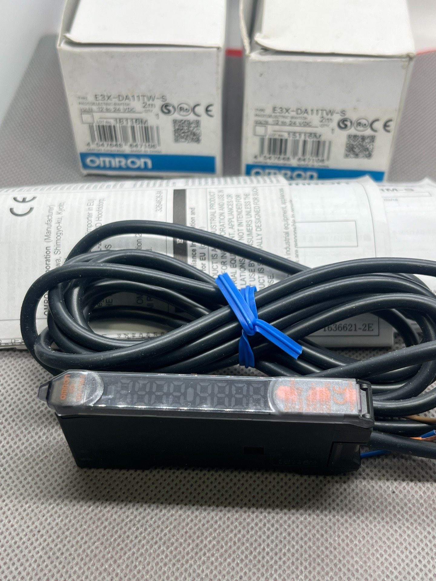 原装全新欧姆龙，E3X-DA11TW-S光纤放大器