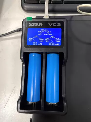 18650 батарея прочная световая фонарик зарядное устройство, товары немного больше, потому что он старый