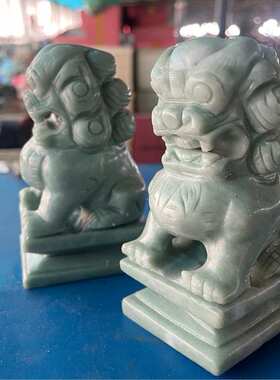 玉石狮子摆件 绿玉狮子手工雕刻
