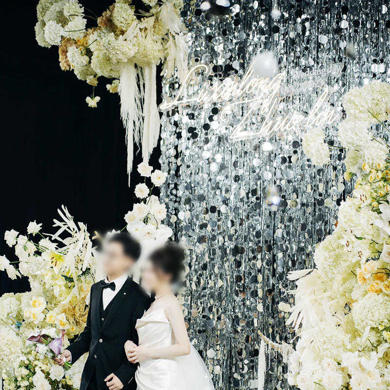 新款婚庆亮片串悬挂架水晶珠帘隔断层婚礼堂吊顶珠串布置铁艺支架
