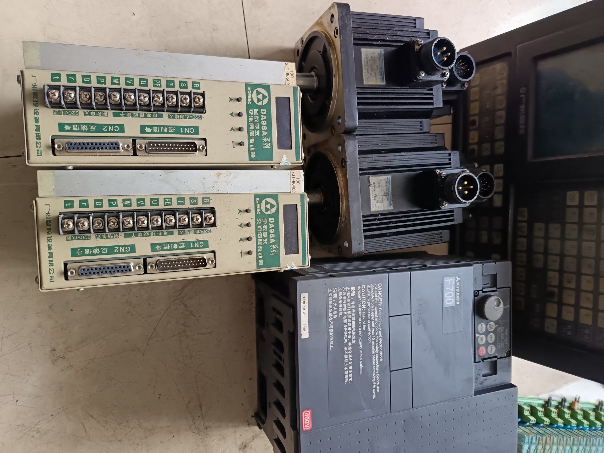 数控机床整套拆机，电机130型4牛一台，6牛一台，系统980