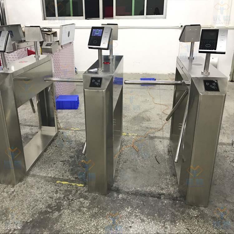 施工工地刷卡人脸识别三棍闸外接LED显示屏可显示工种信息