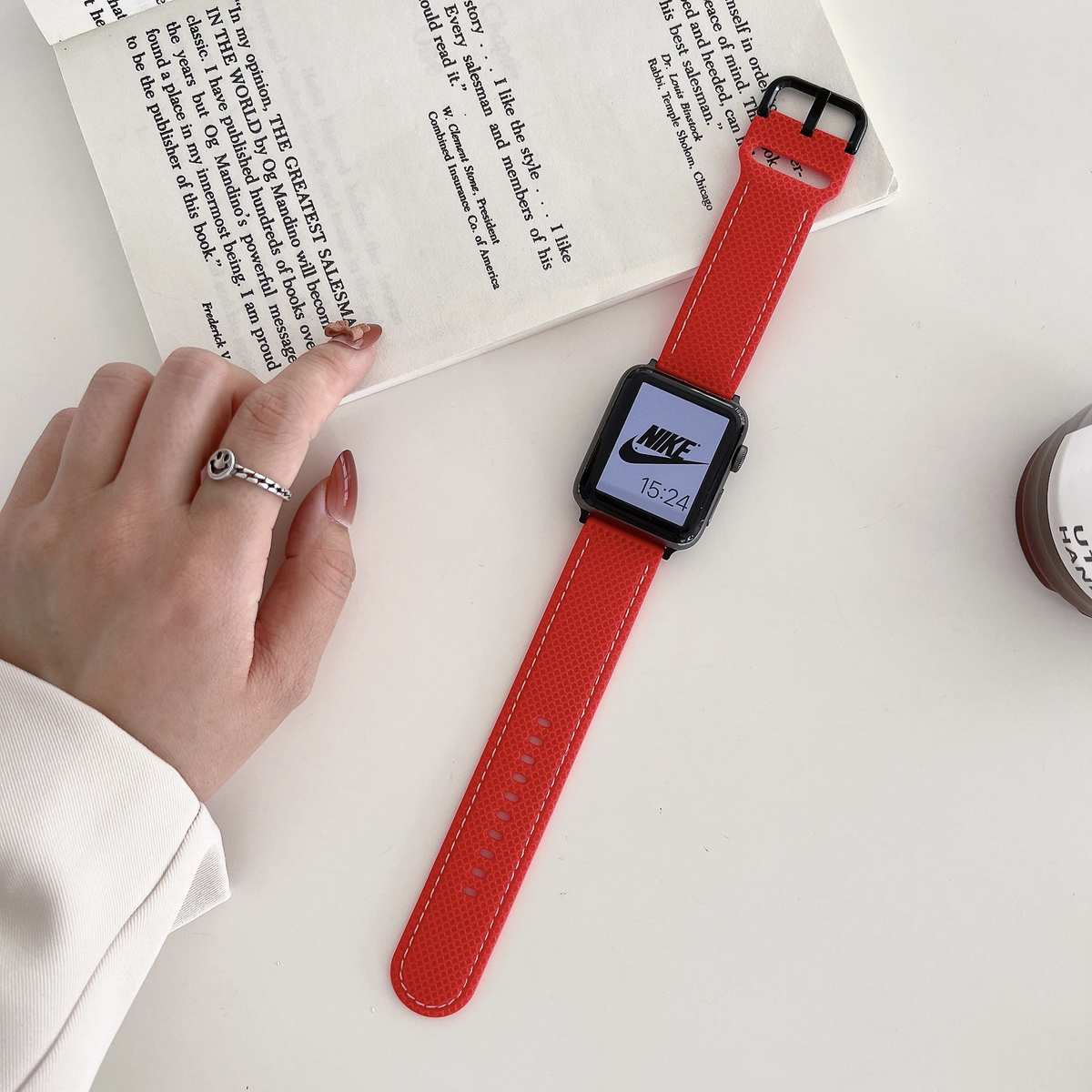 适用applewatch表带苹果手表s8iwatch6代7百搭轻便硅胶运动表带se