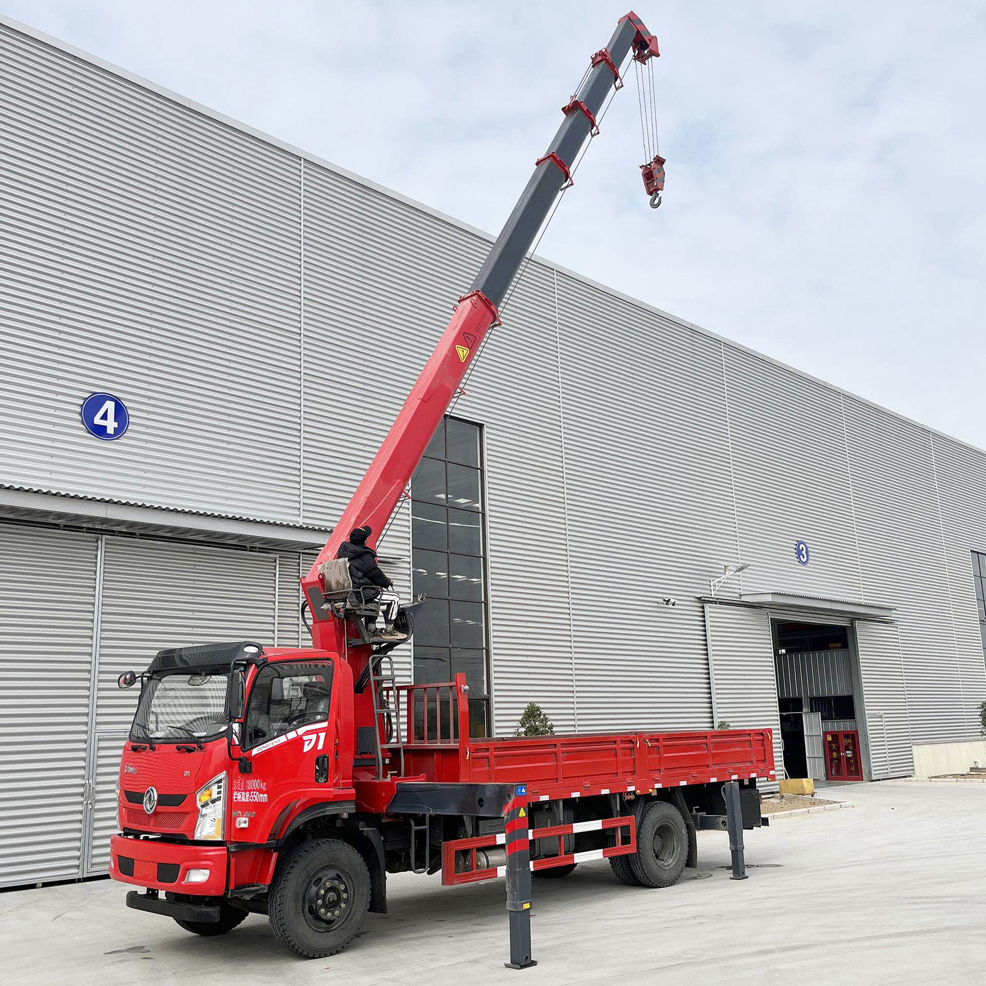 重汽HOWO随车起重机徐州8吨直臂随车吊SQS200-5汽车起重机建设