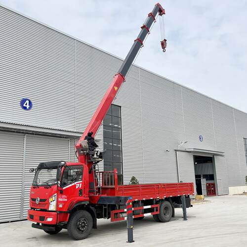 重汽HOWO随车起重机徐州8吨直臂随车吊SQS200-5汽车起重机建设