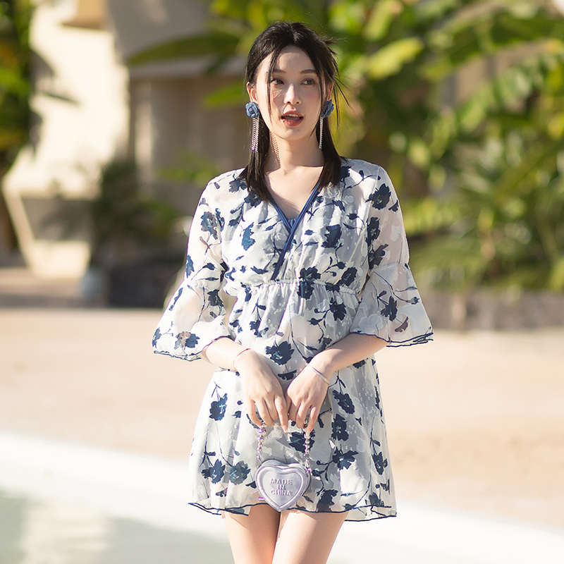 泳衣女大码胖mm三件套度假裙式分体泡温泉遮肚显瘦2024新款比基尼