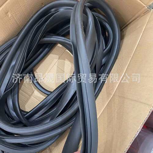 重汽豪沃WWG1642710002 前风窗玻璃密封条 前挡风胶条 外贸出口