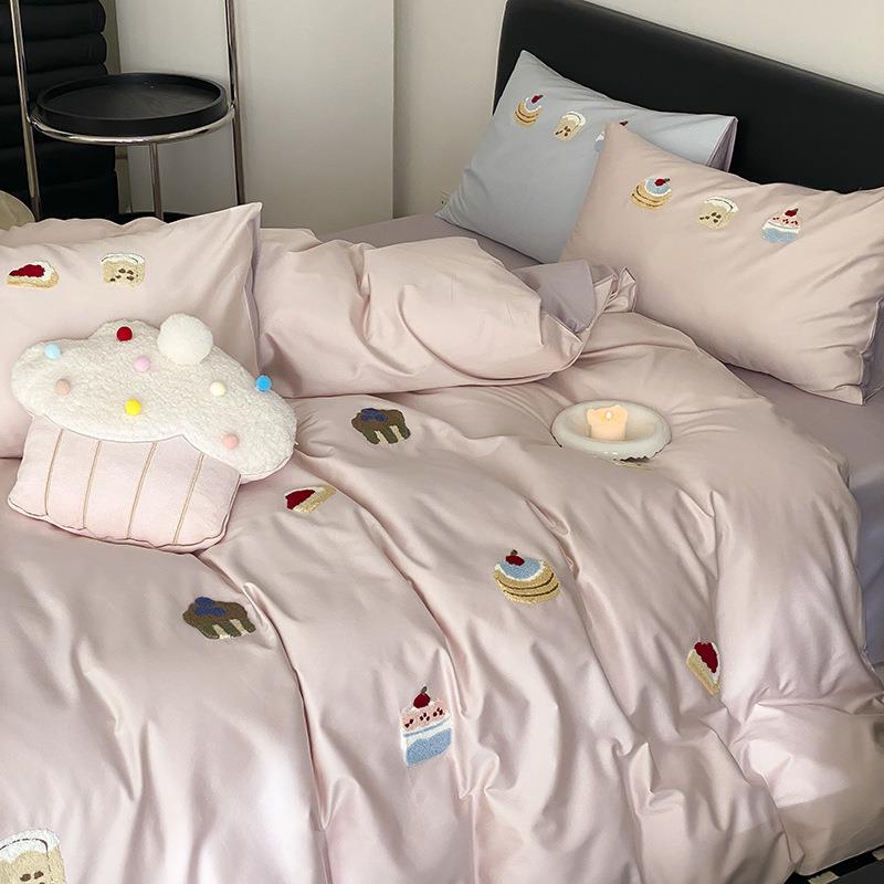 100S贡缎全棉四件套简约粉色系少女卡通毛巾绣可爱长绒棉纯棉床品