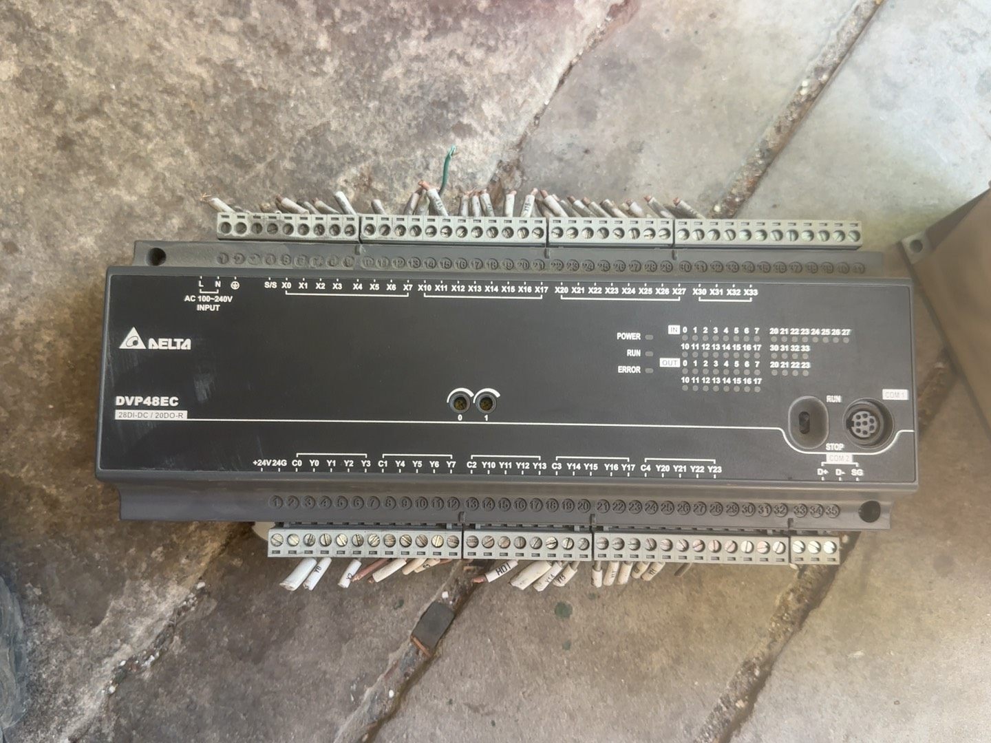 台达PLC+DVP48EC00R3，成色如图，功能正常，