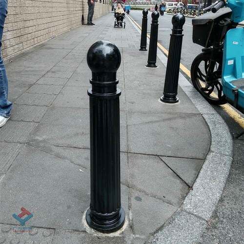 工厂供应车止柱深圳款圆头铸铁挡车柱铸铁罗马柱带福字样款