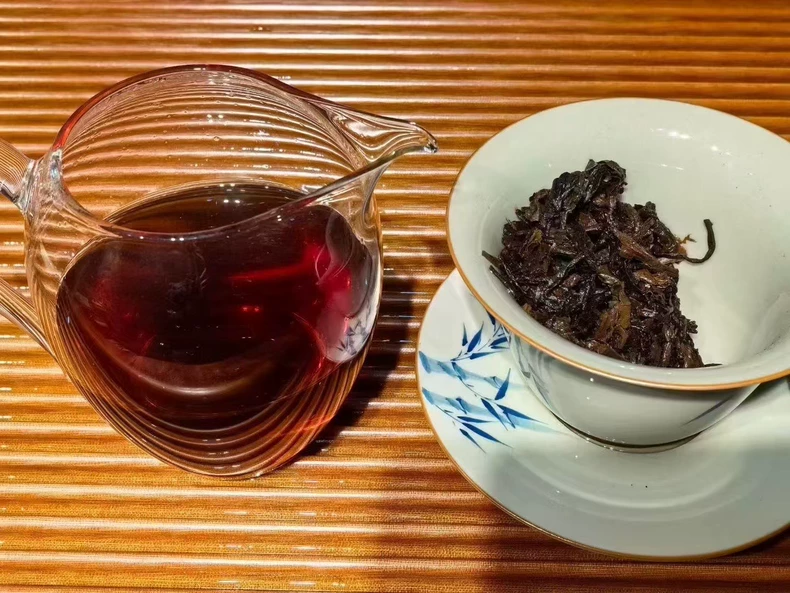微瑕一九九八年中茶7581熟茶磚250g一片經典老配方昆明幹茶廠出品幹倉陳茶 普洱茶 BUASHOP普洱老茶