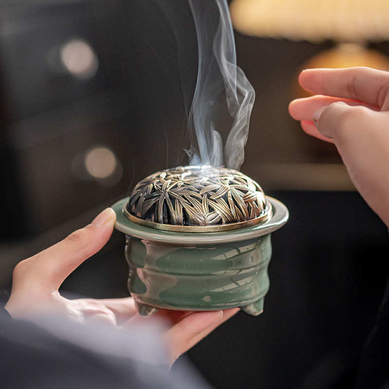 禅意越窑青瓷熏香炉三足檀香沉香盘香炉家用室内陶瓷香篆工具香炉